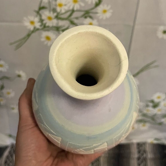 Vintage indigenous Navajo pastel stripe hand carved hand made pottery vase - Picture 6 of 7